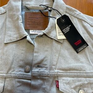 Levi’s Premium Vintage Fit Trucker Jacket M – Light Stonewash Gray – Soft Denim